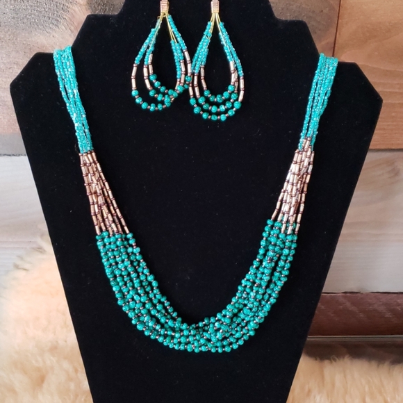 Necklaces and a matching earring - Picture 5 of 6